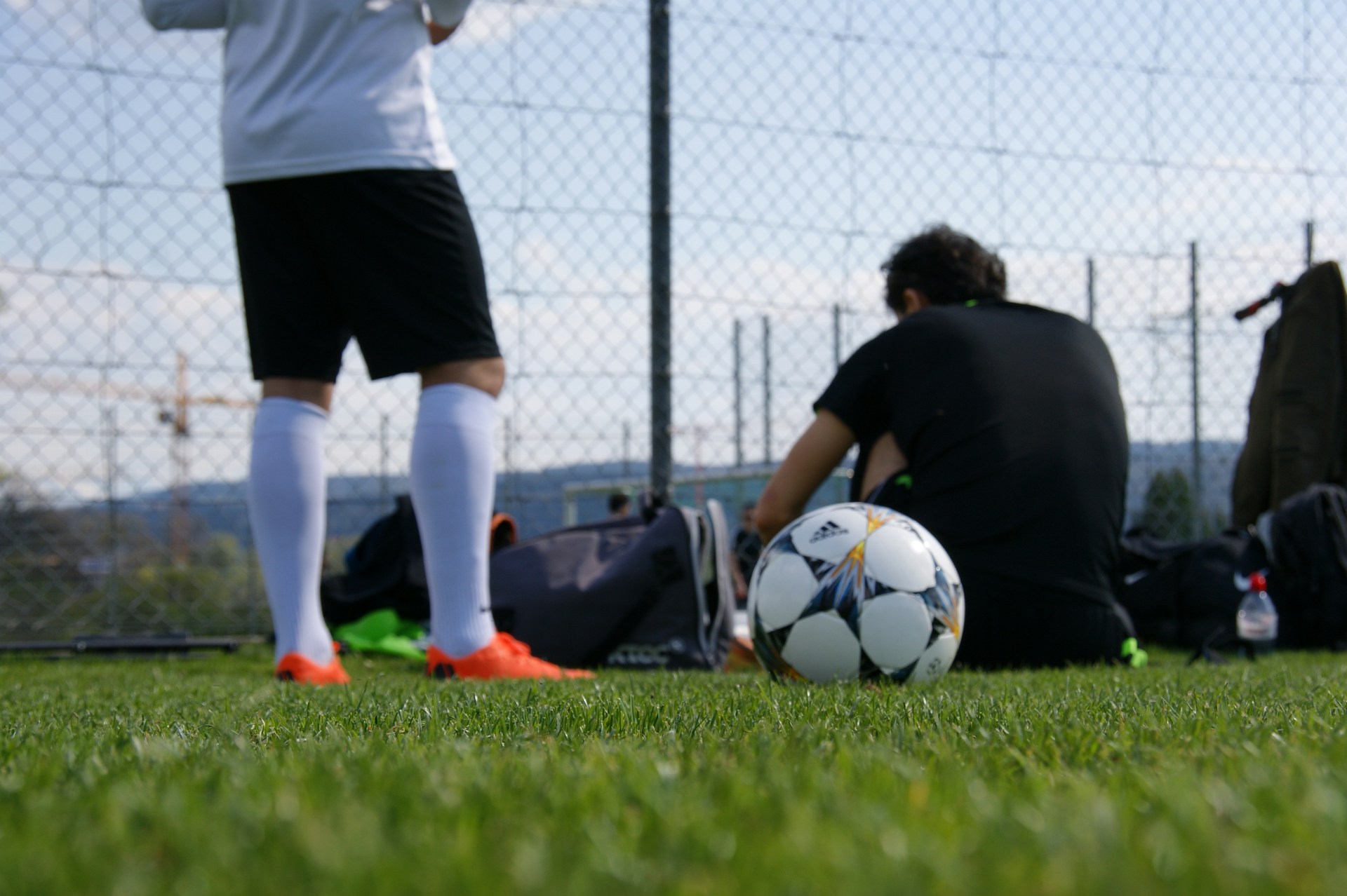 Betting on football matches: assessing players and coaches